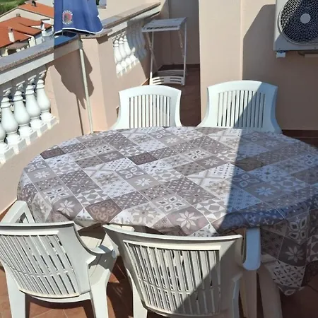 5241-4 For 6 Pers In Lejlighed