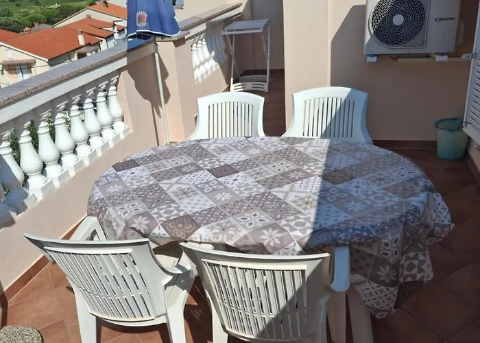 5241-4 For 6 Pers In Lejlighed